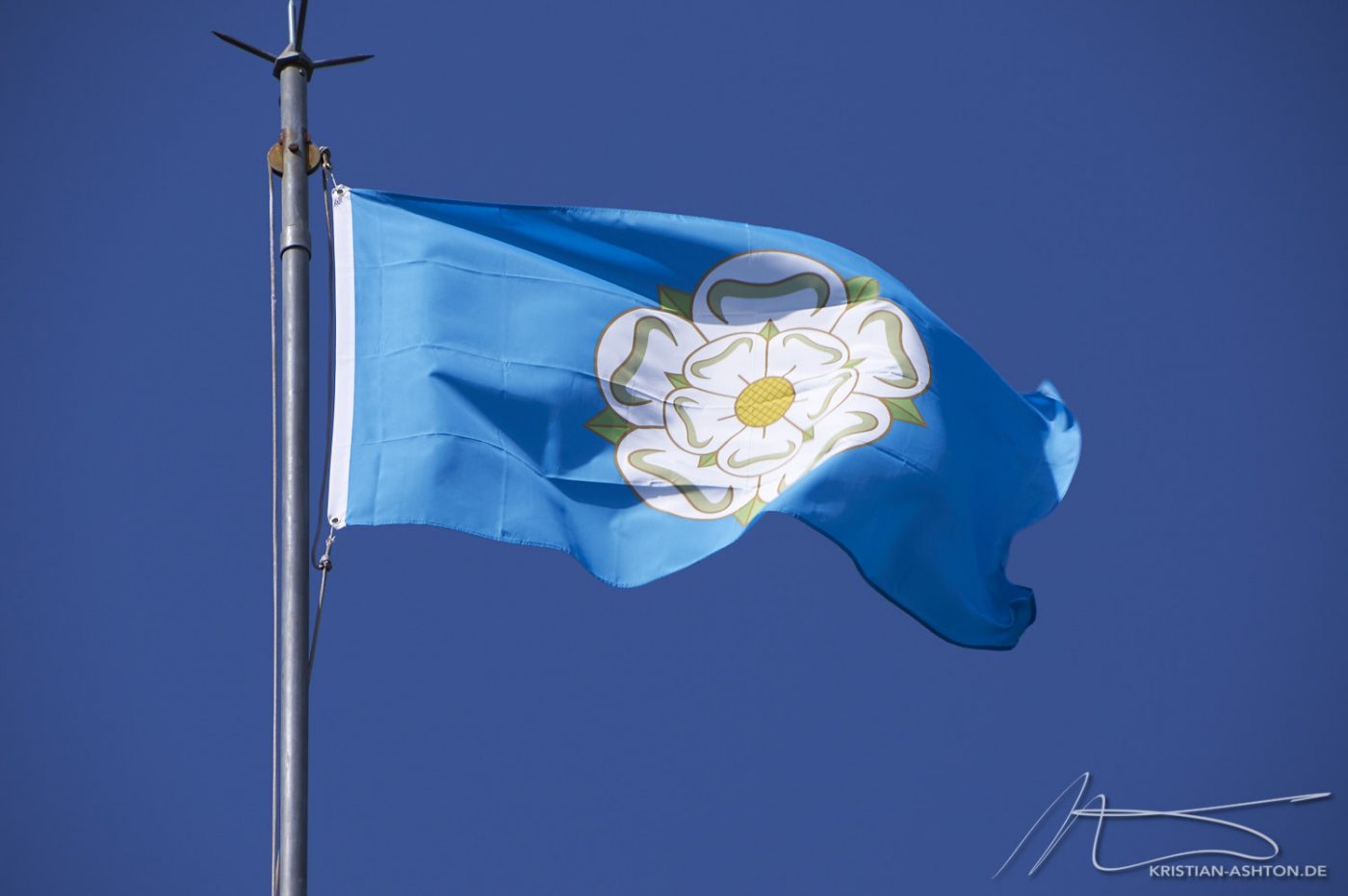 Dent im Nationalpark Yorkshire Dales - die Fahne von Yorkshire